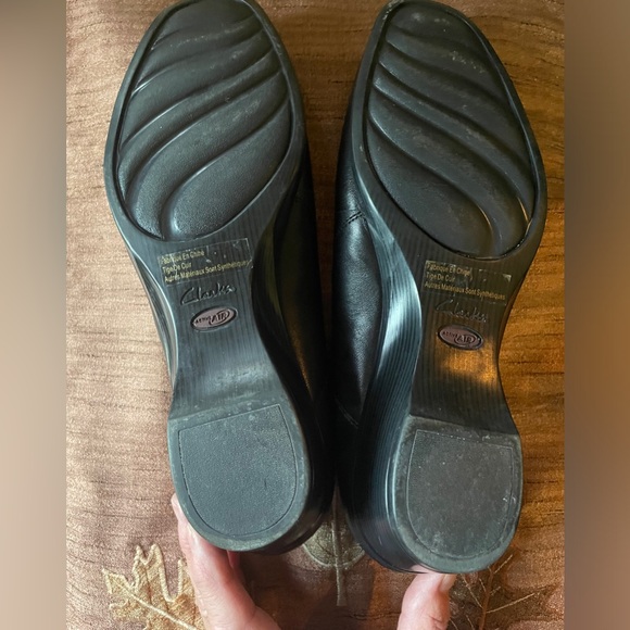 Clarks Leather Everyday Black Slip On Sandals with elastic. 2” heel. Size 9. - Picture 9 of 10